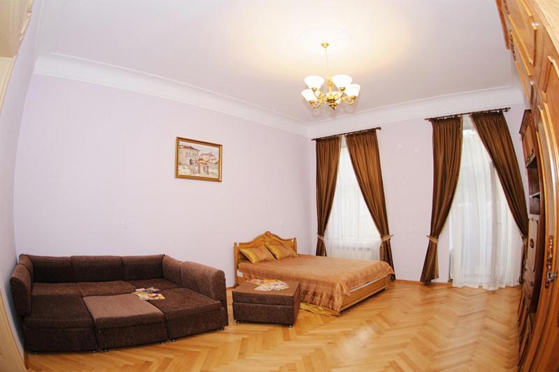 Luxury Apartment Near Rynok Square Lviv Bagian luar foto