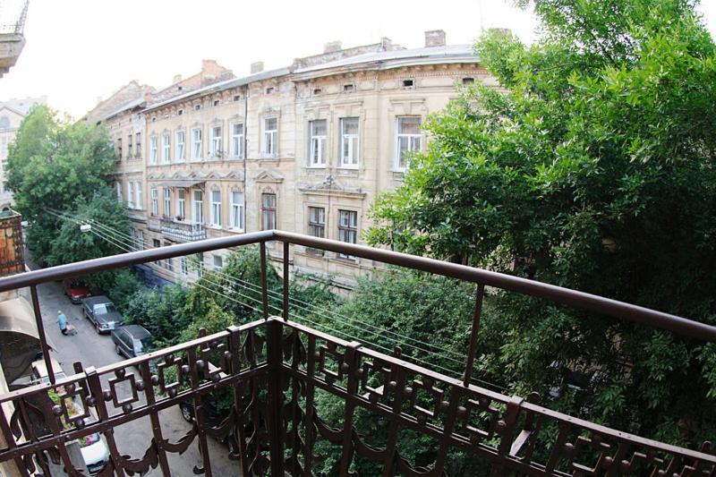 Luxury Apartment Near Rynok Square Lviv Bagian luar foto